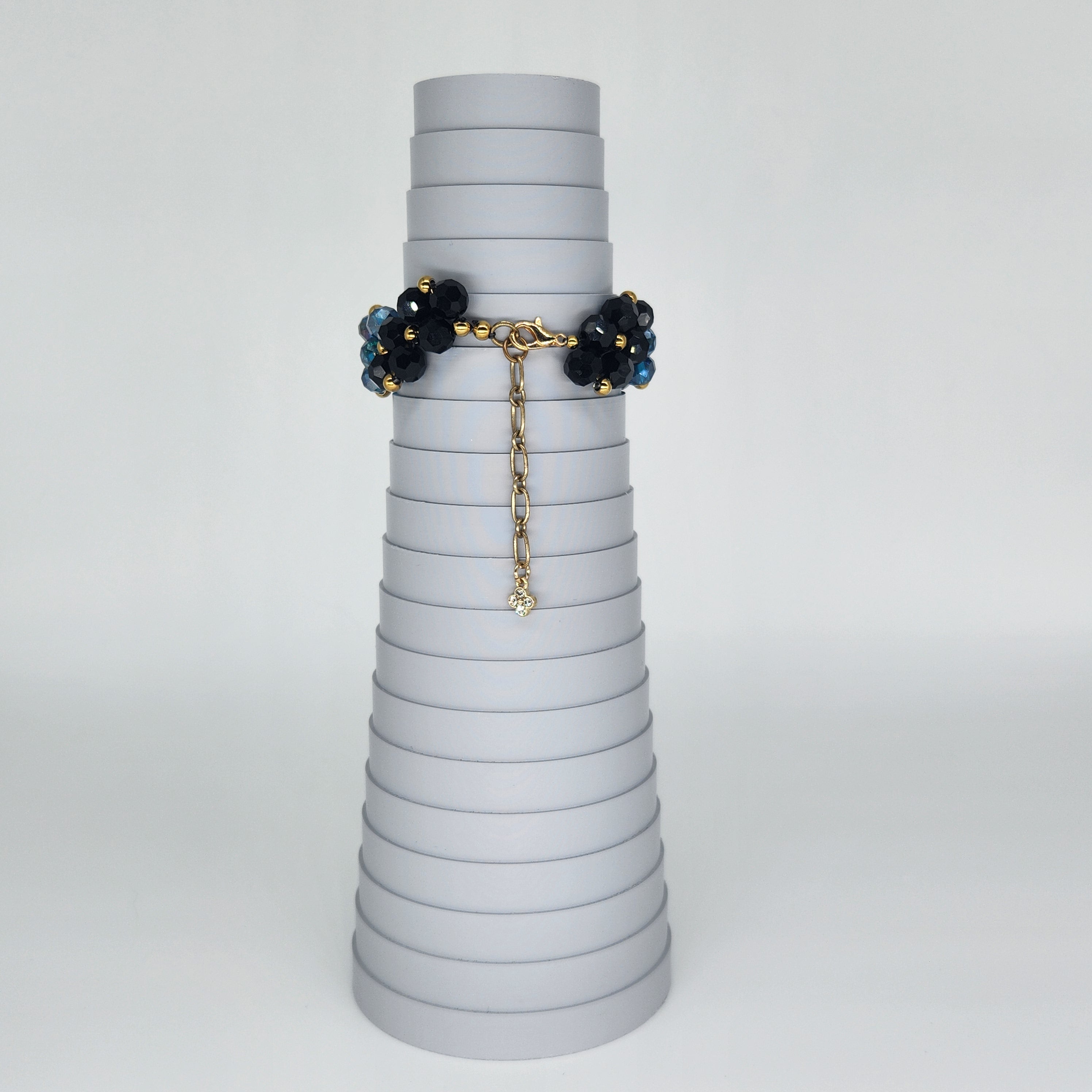 Black and Blue - Size: Adjustable "6" to "8.25"