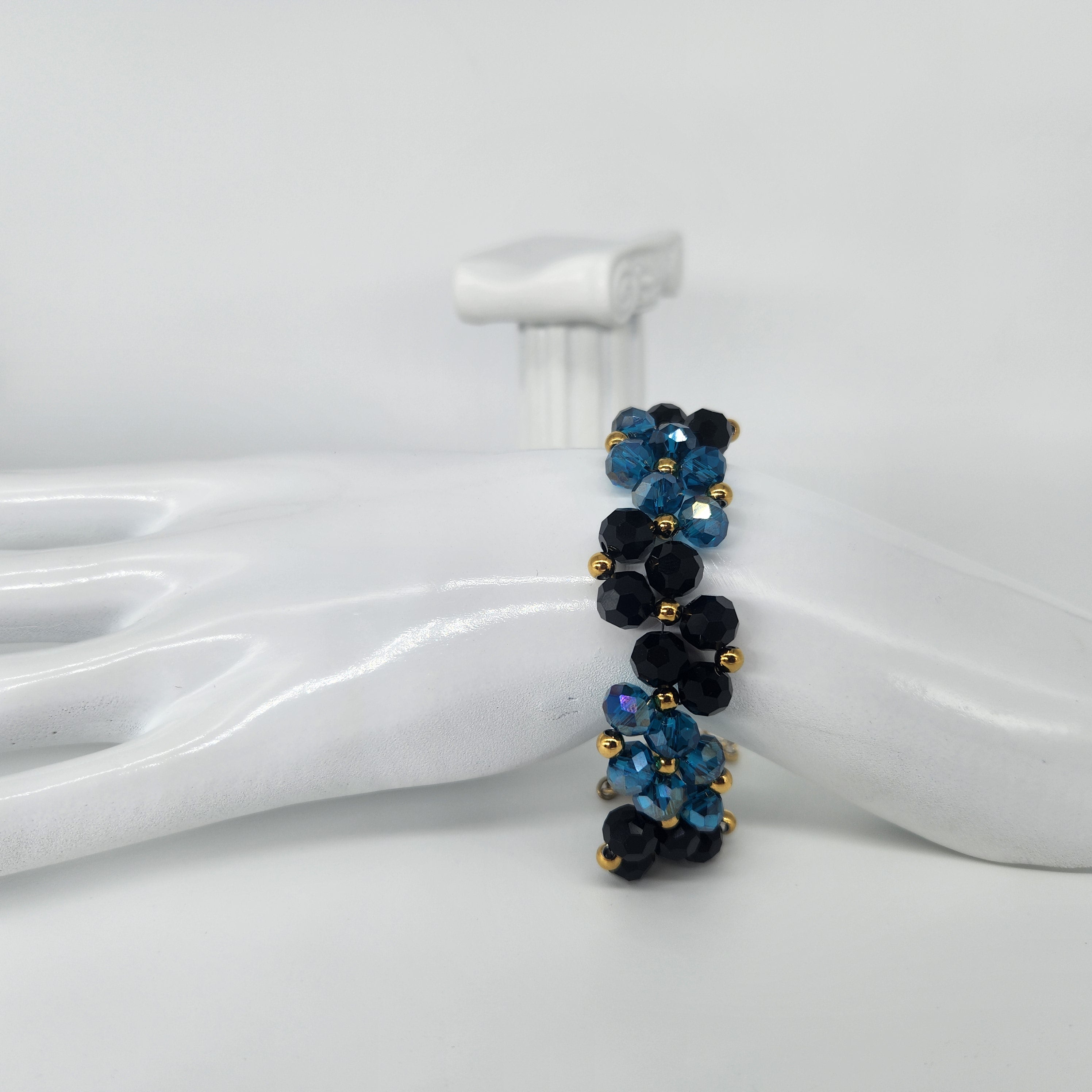 Black and Blue - Size: Adjustable "6" to "8.25"