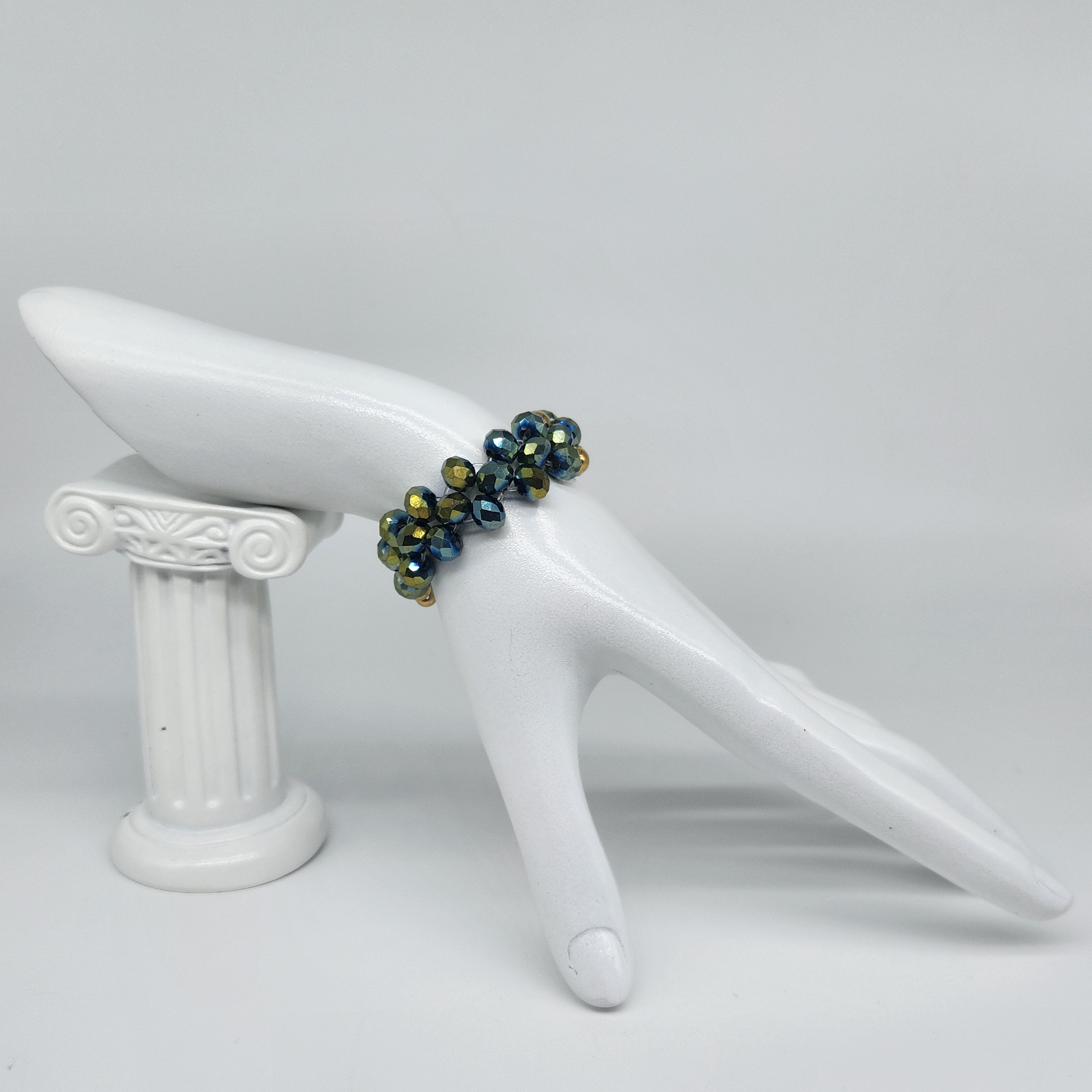 Beetle Green - Size: Stretchy "5.75"