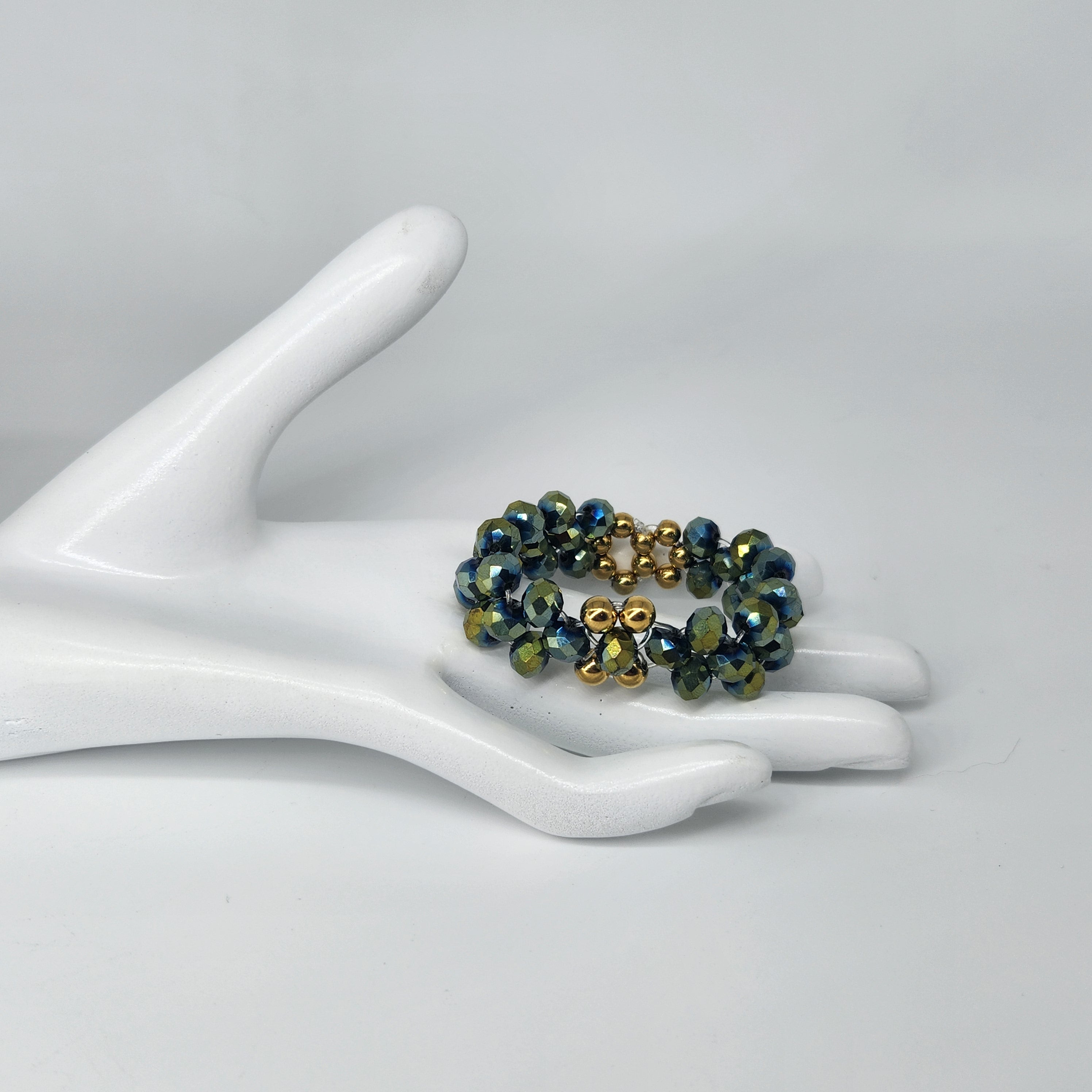 Beetle Green - Size: Stretchy "5.75"