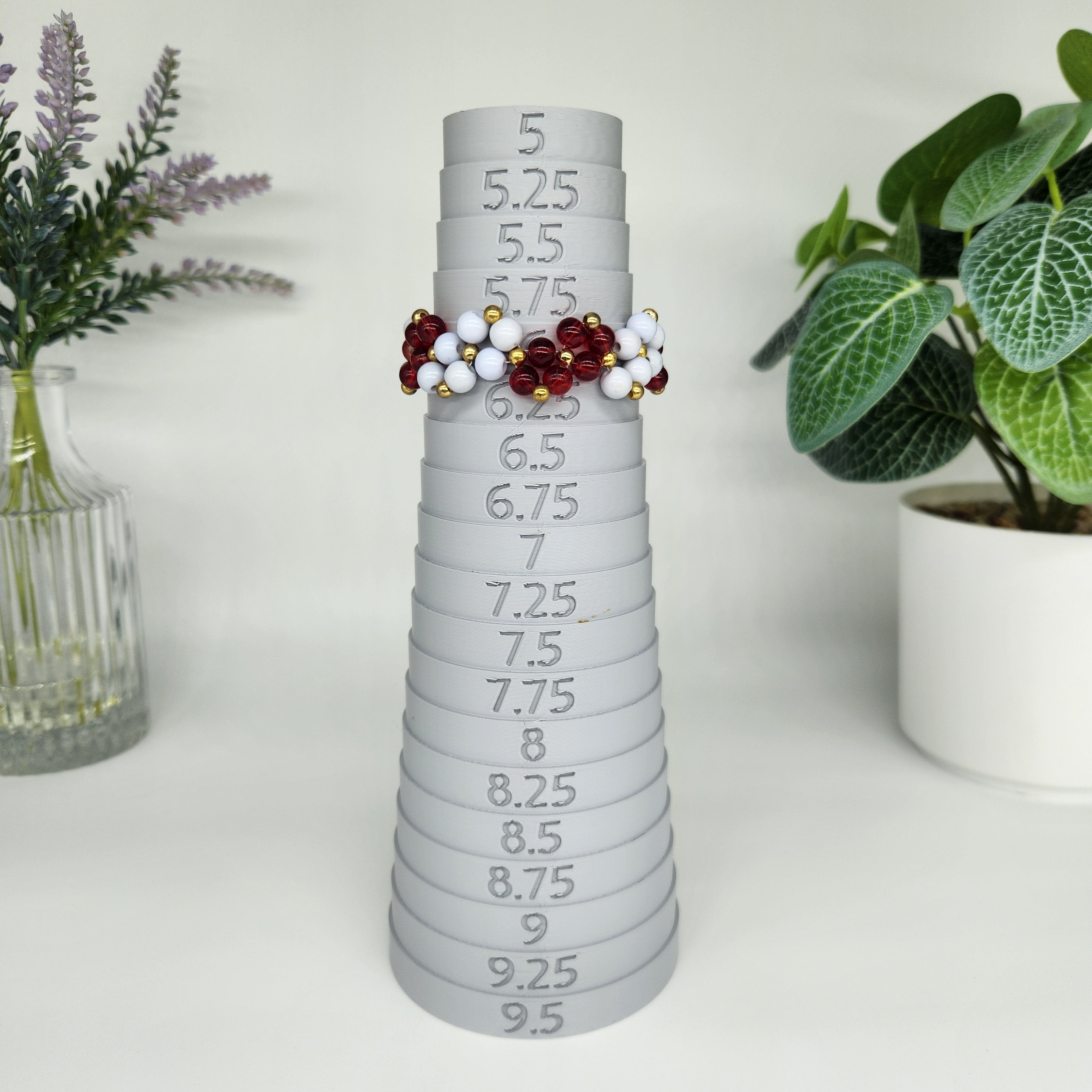 Red and White - Size: "6"