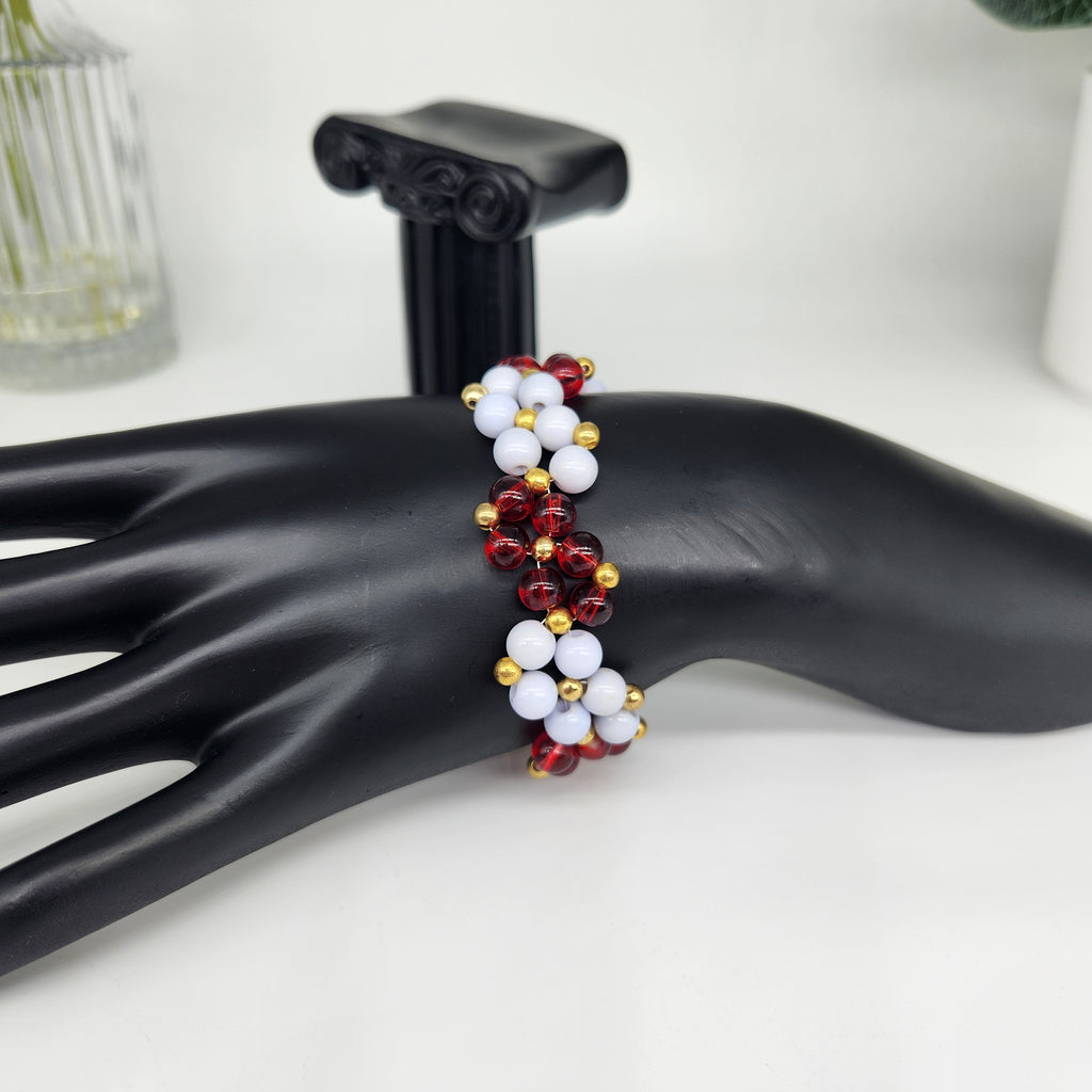 Red and White - Size: "6"