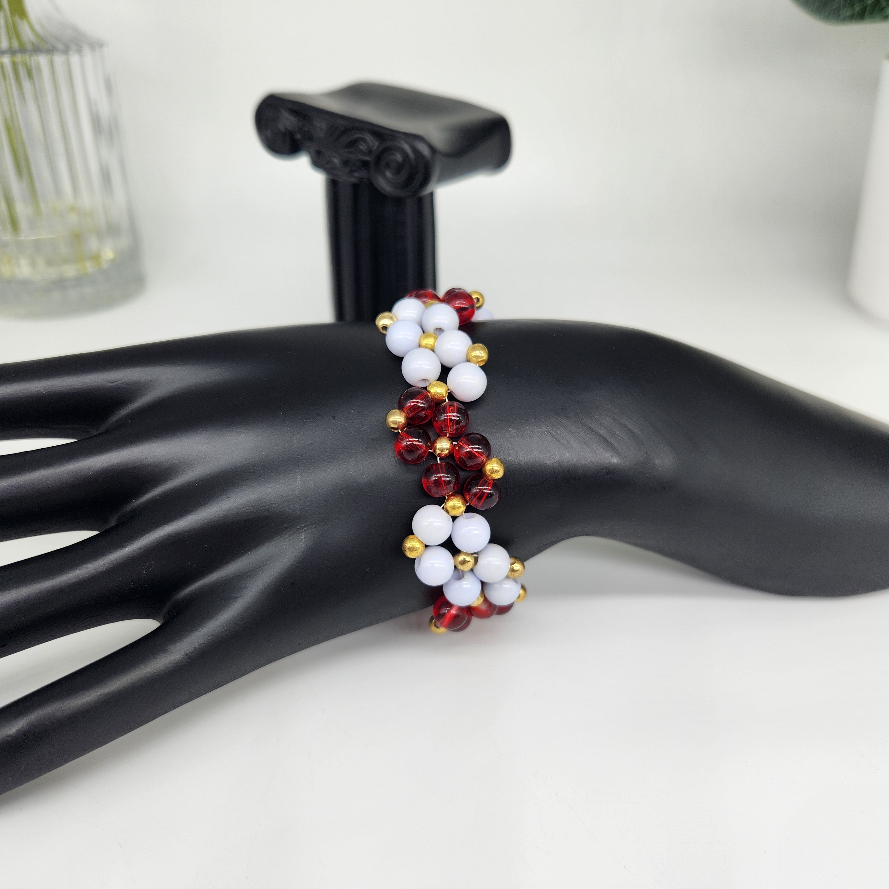 Red and White - Size: "6"