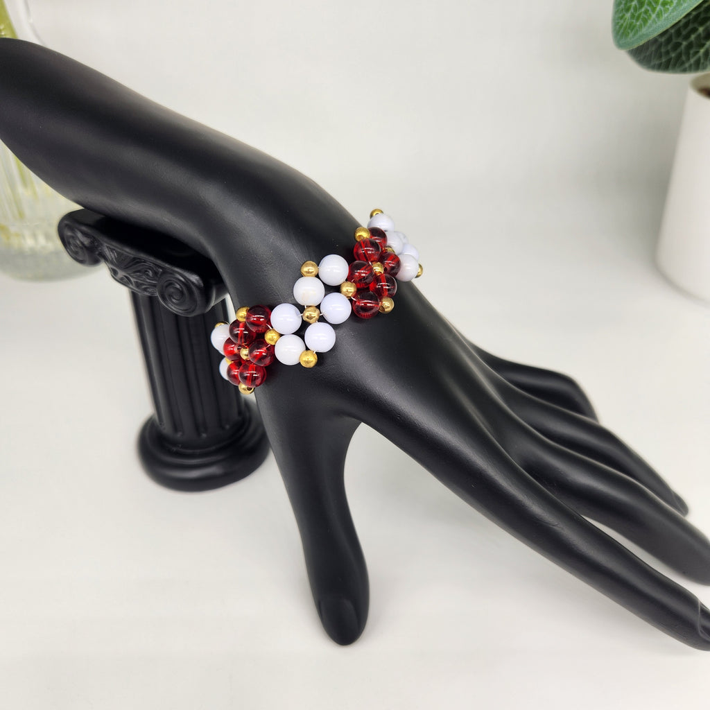 Red and White - Size: "6"